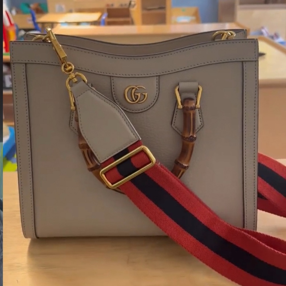 Gucci Beige Tote with Bamboo Handle - Picture 2 of 4